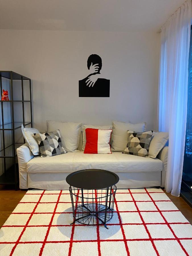 Cozy Red Bulldog Place In Apart-Complex/Pool Varna Eksteriør billede